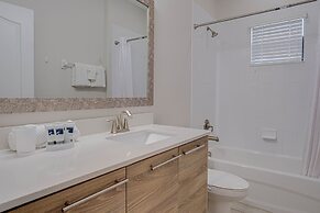 Balmoral Resort-194al 4 Bedroom Home by RedAwning