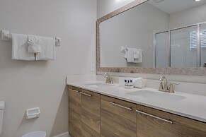 Balmoral Resort-194al 4 Bedroom Home by RedAwning