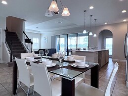 Balmoral Resort-207mcv 4 Bedroom Home by RedAwning