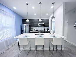 Balmoral Resort-213al 3 Bedroom Home by RedAwning