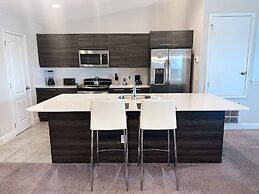 Balmoral Resort- 111kb 2 Bedroom Townhouse by RedAwning