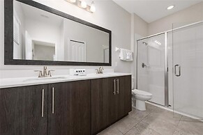 Balmoral Resort-224mcv 4 Bedroom Home by RedAwning