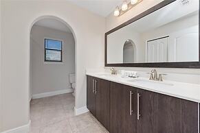 Balmoral Resort-224mcv 4 Bedroom Home by RedAwning