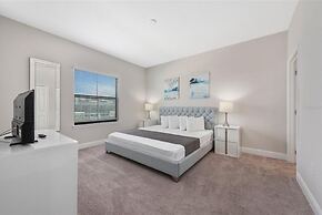 Balmoral Resort-224mcv 4 Bedroom Home by RedAwning