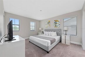 Balmoral Resort-224mcv 4 Bedroom Home by RedAwning