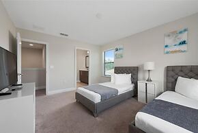 Balmoral Resort-224mcv 4 Bedroom Home by RedAwning