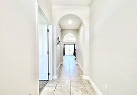 Balmoral Resort-210bp 4 Bedroom Home by RedAwning