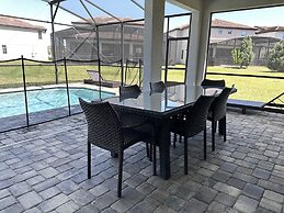 Balmoral Resort-210bp 4 Bedroom Home by RedAwning