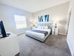 Balmoral Resort-210bp 4 Bedroom Home by RedAwning