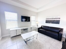 Balmoral Resort-210bp 4 Bedroom Home by RedAwning