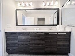 Balmoral Resort-210bp 4 Bedroom Home by RedAwning