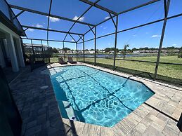 Balmoral Resort-210bp 4 Bedroom Home by RedAwning