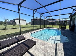 Balmoral Resort-210bp 4 Bedroom Home by RedAwning