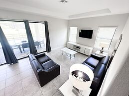 Balmoral Resort-210bp 4 Bedroom Home by RedAwning