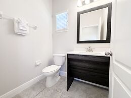 Balmoral Resort-210bp 4 Bedroom Home by RedAwning