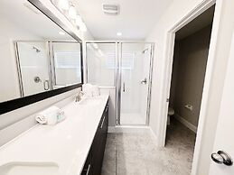 Balmoral Resort-210bp 4 Bedroom Home by RedAwning