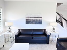 Balmoral Resort-210bp 4 Bedroom Home by RedAwning