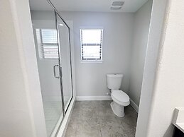 Balmoral Resort-210bp 4 Bedroom Home by RedAwning