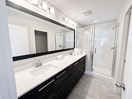 Balmoral Resort-210bp 4 Bedroom Home by RedAwning