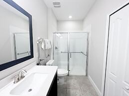 Balmoral Resort-210bp 4 Bedroom Home by RedAwning