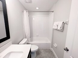 Balmoral Resort-210bp 4 Bedroom Home by RedAwning