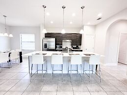 Balmoral Resort-210bp 4 Bedroom Home by RedAwning