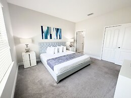 Balmoral Resort-210bp 4 Bedroom Home by RedAwning