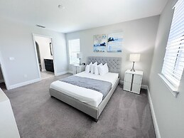 Balmoral Resort-210bp 4 Bedroom Home by RedAwning