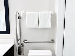 Balmoral Resort-210bp 4 Bedroom Home by RedAwning