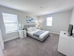 Balmoral Resort-210bp 4 Bedroom Home by RedAwning