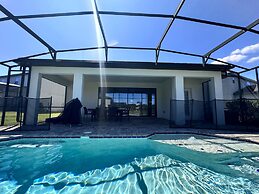 Balmoral Resort-210bp 4 Bedroom Home by RedAwning