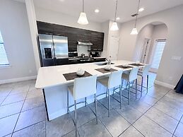 Balmoral Resort-210bp 4 Bedroom Home by RedAwning