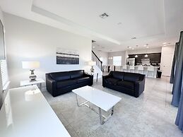 Balmoral Resort-210bp 4 Bedroom Home by RedAwning