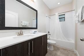 Balmoral Resort-222mcv 4 Bedroom Home by RedAwning