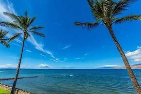 Menehune Shores, #210 3 Bedroom Condo by RedAwning