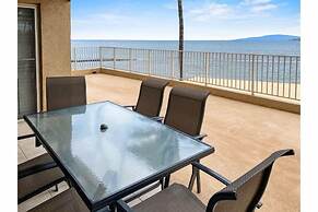 Menehune Shores, #210 3 Bedroom Condo by RedAwning