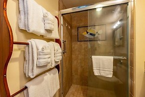 Menehune Shores, #210 3 Bedroom Condo by RedAwning