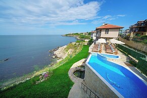 DOLPHIN BAY BOUTIQUE COMPLEX Sozopol