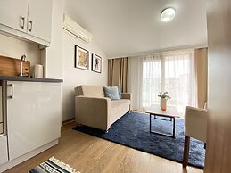 Flat w Terrace 10 min to City s Mall and Taksim