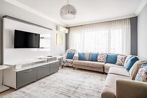 Sleek Luminous Flat 5 min to City s Nisantasi