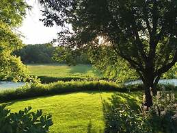 Creekside Lodge