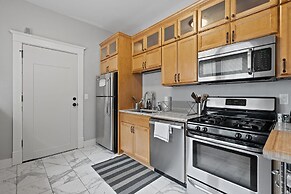 Lowry Hill Flats