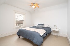 Lowry Hill Flats