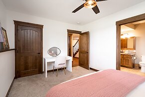 Somerset River Retreat