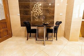 Hibiscus Haven Suite