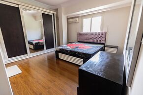 Hibiscus Haven Suite