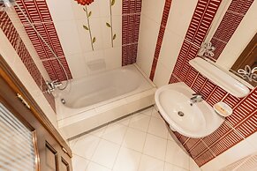Hibiscus Haven Suite