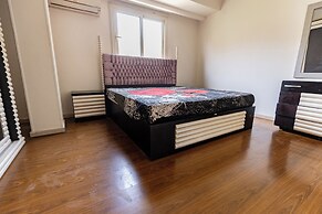 Hibiscus Haven Suite
