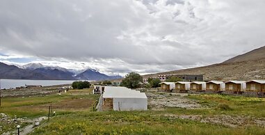Pangong Retreat Camp