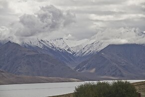 Pangong Retreat Camp